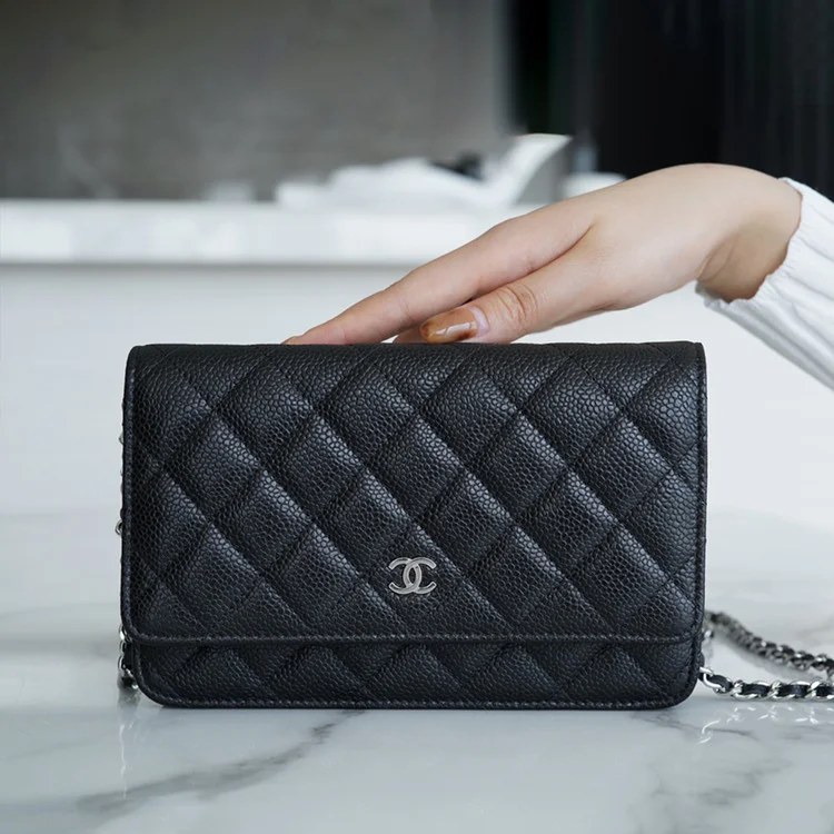 샤넬 클래식 WOC 블랙 은장 캐비어