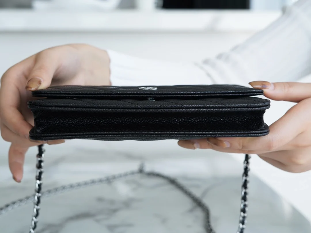 샤넬 클래식 WOC 블랙 은장 캐비어