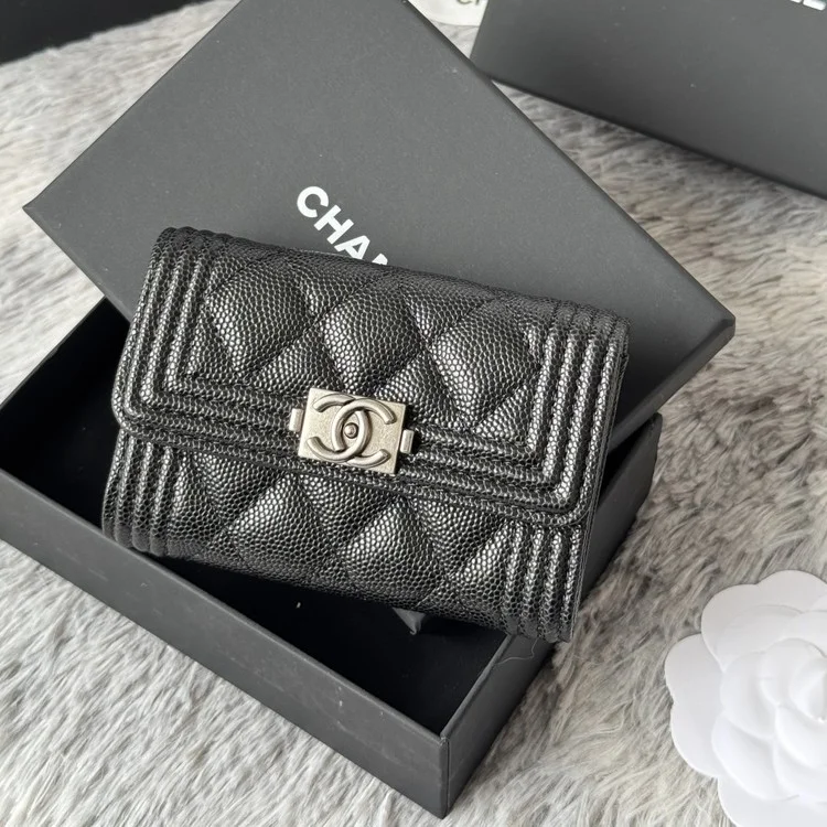 샤넬 보이 캐비어 플랩 카드 지갑 A80603