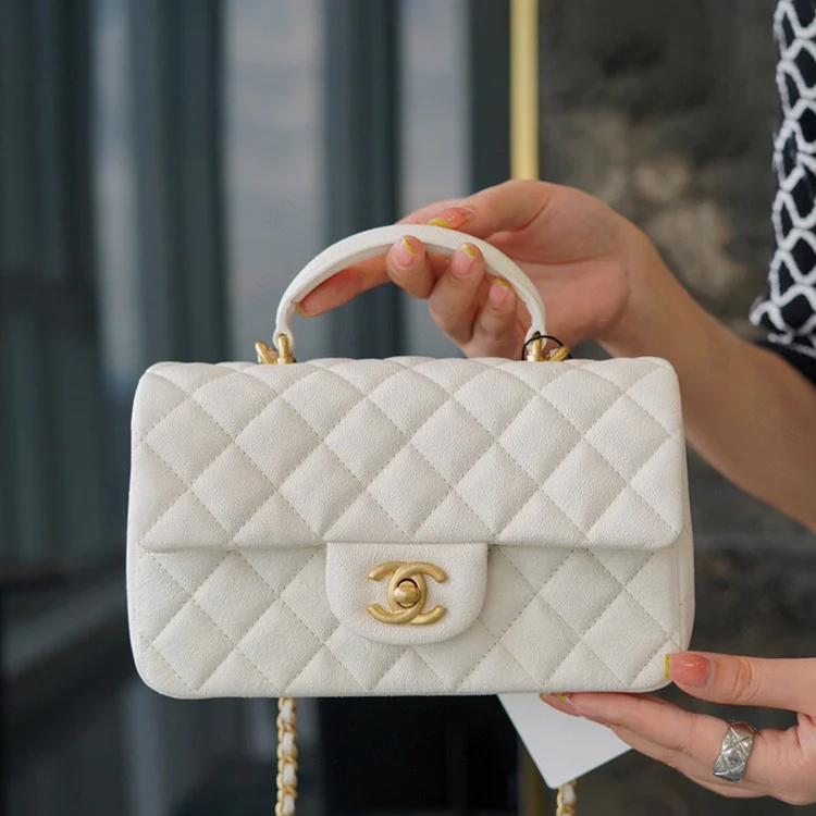 샤넬 클래식 뉴미니 탑핸들 플랩백 화이트 캐비어
