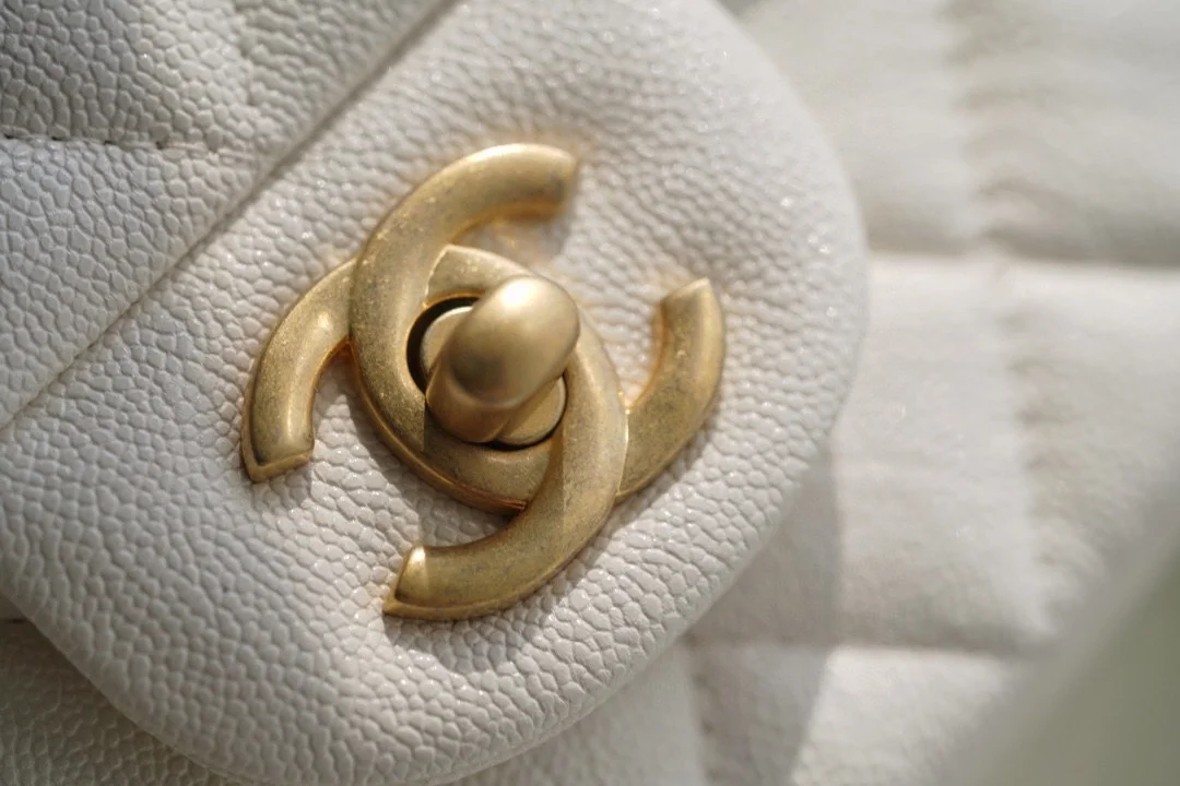 샤넬 클래식 뉴미니 탑핸들 플랩백 화이트 캐비어