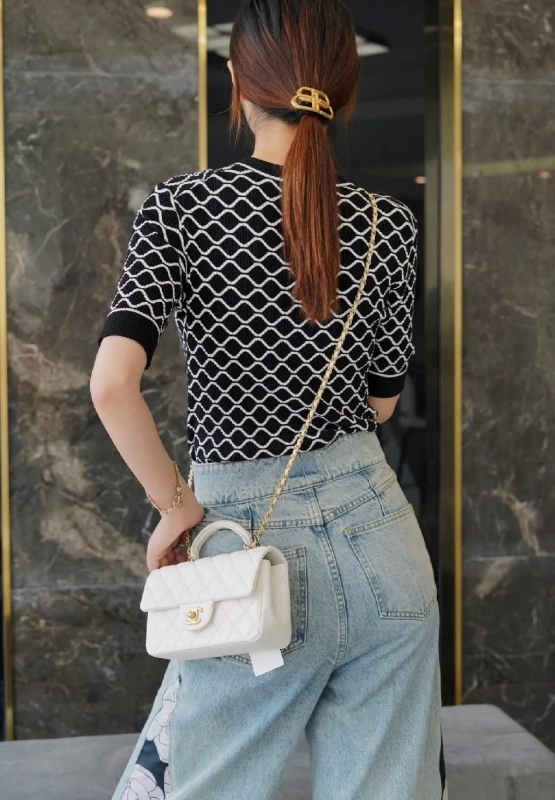 샤넬 클래식 뉴미니 탑핸들 플랩백 화이트 캐비어