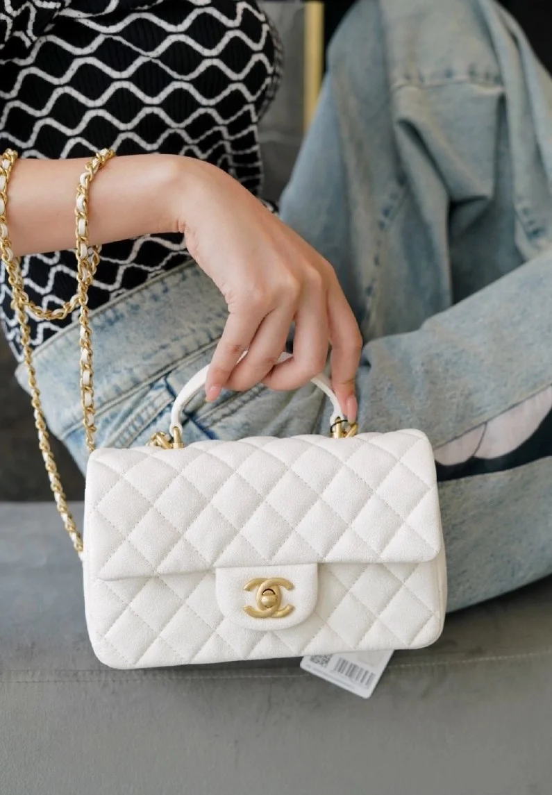 샤넬 클래식 뉴미니 탑핸들 플랩백 화이트 캐비어