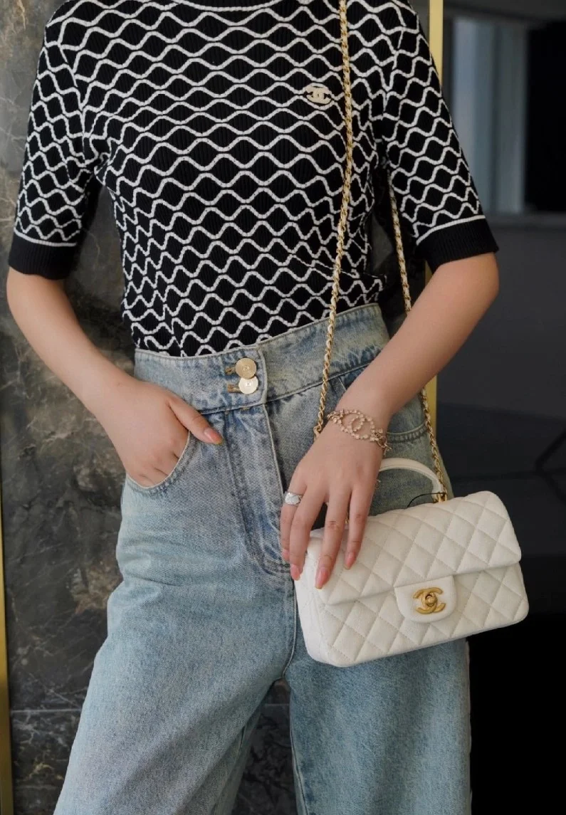 샤넬 클래식 뉴미니 탑핸들 플랩백 화이트 캐비어