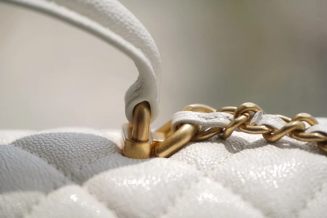 샤넬 클래식 뉴미니 탑핸들 플랩백 화이트 캐비어