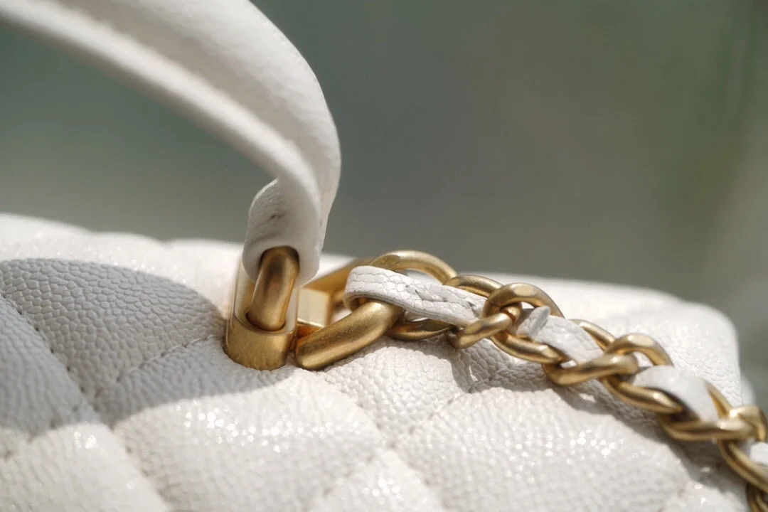 샤넬 클래식 뉴미니 탑핸들 플랩백 화이트 캐비어