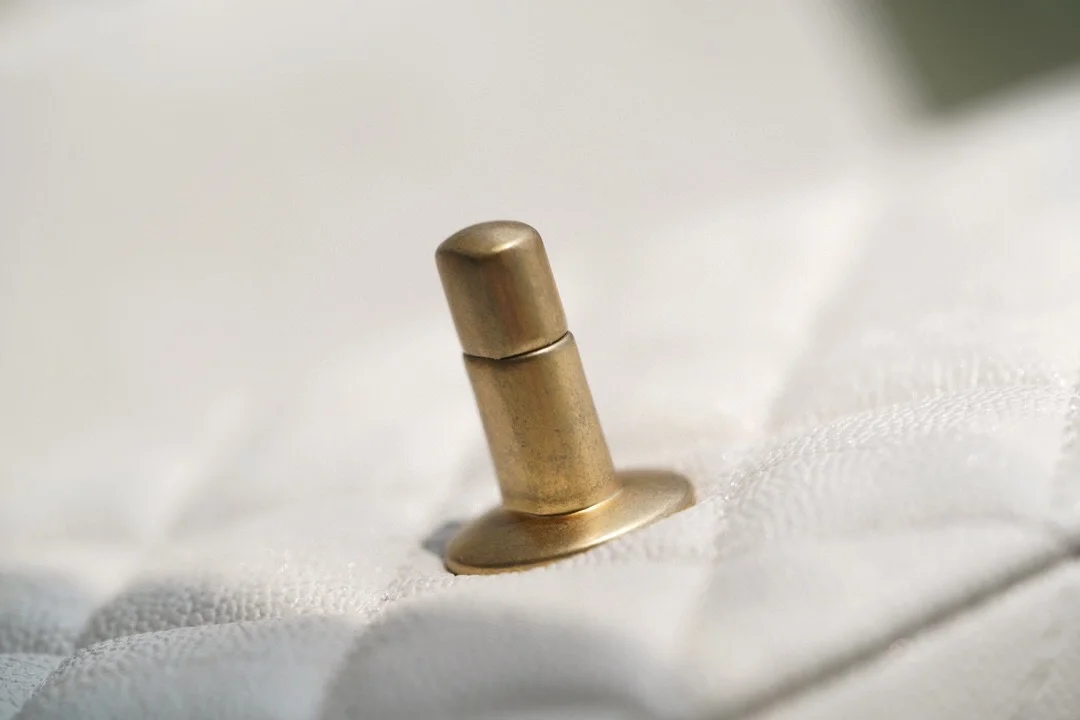 샤넬 클래식 뉴미니 탑핸들 플랩백 화이트 캐비어