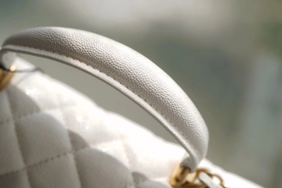 샤넬 클래식 뉴미니 탑핸들 플랩백 화이트 캐비어