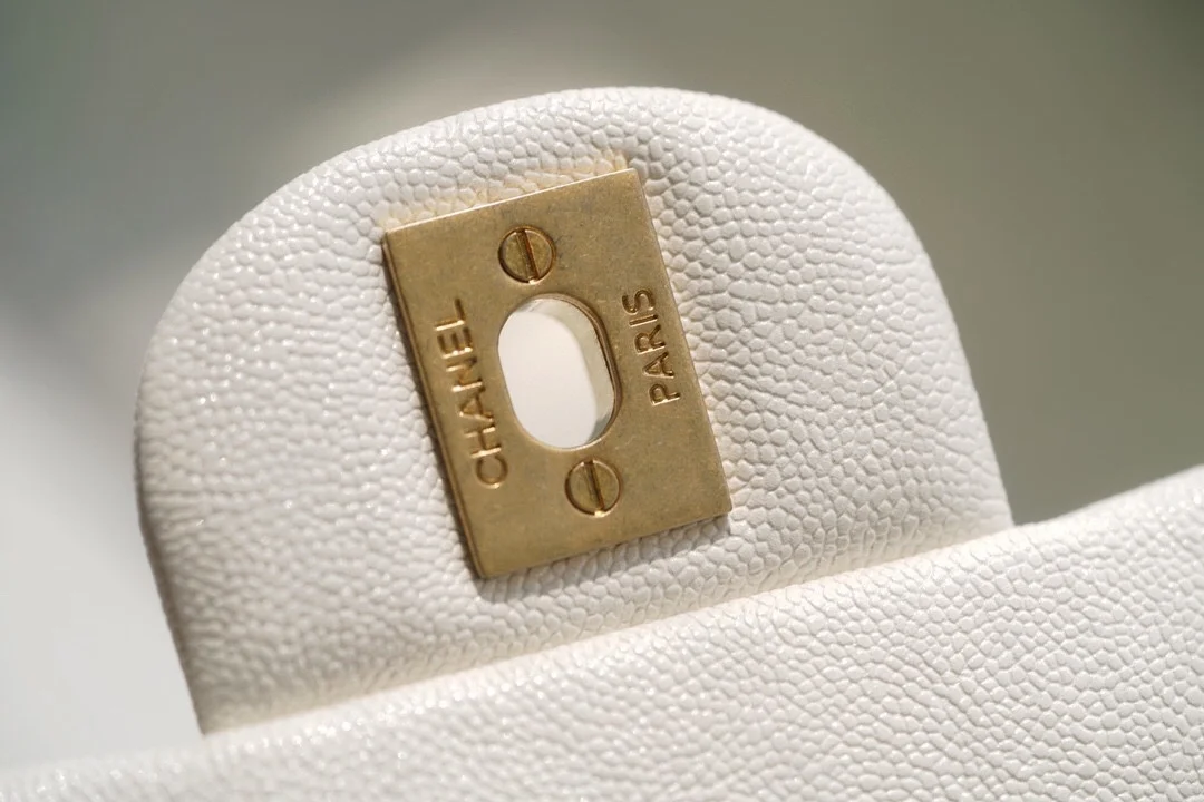 샤넬 클래식 뉴미니 탑핸들 플랩백 화이트 캐비어