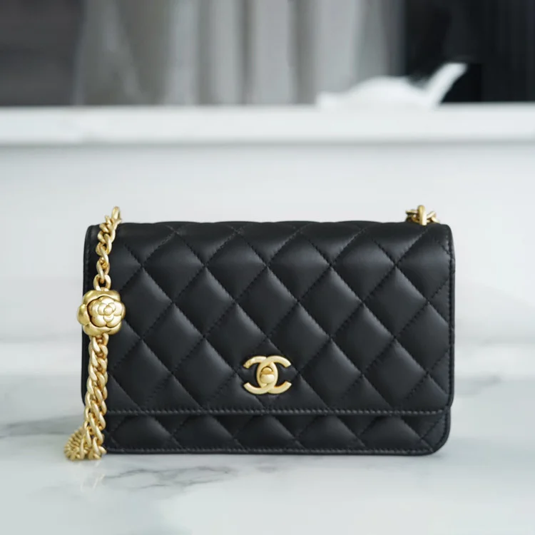 샤넬 WOC 까멜리아 블랙