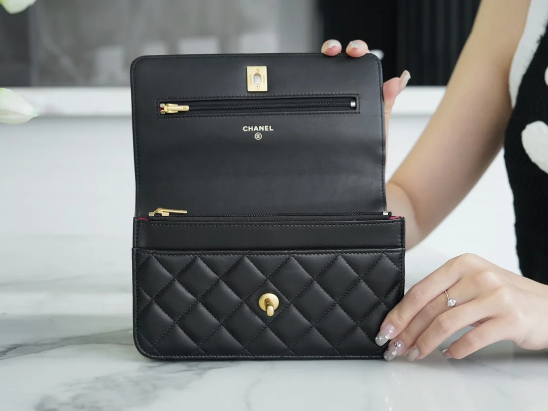 샤넬 WOC 까멜리아 블랙