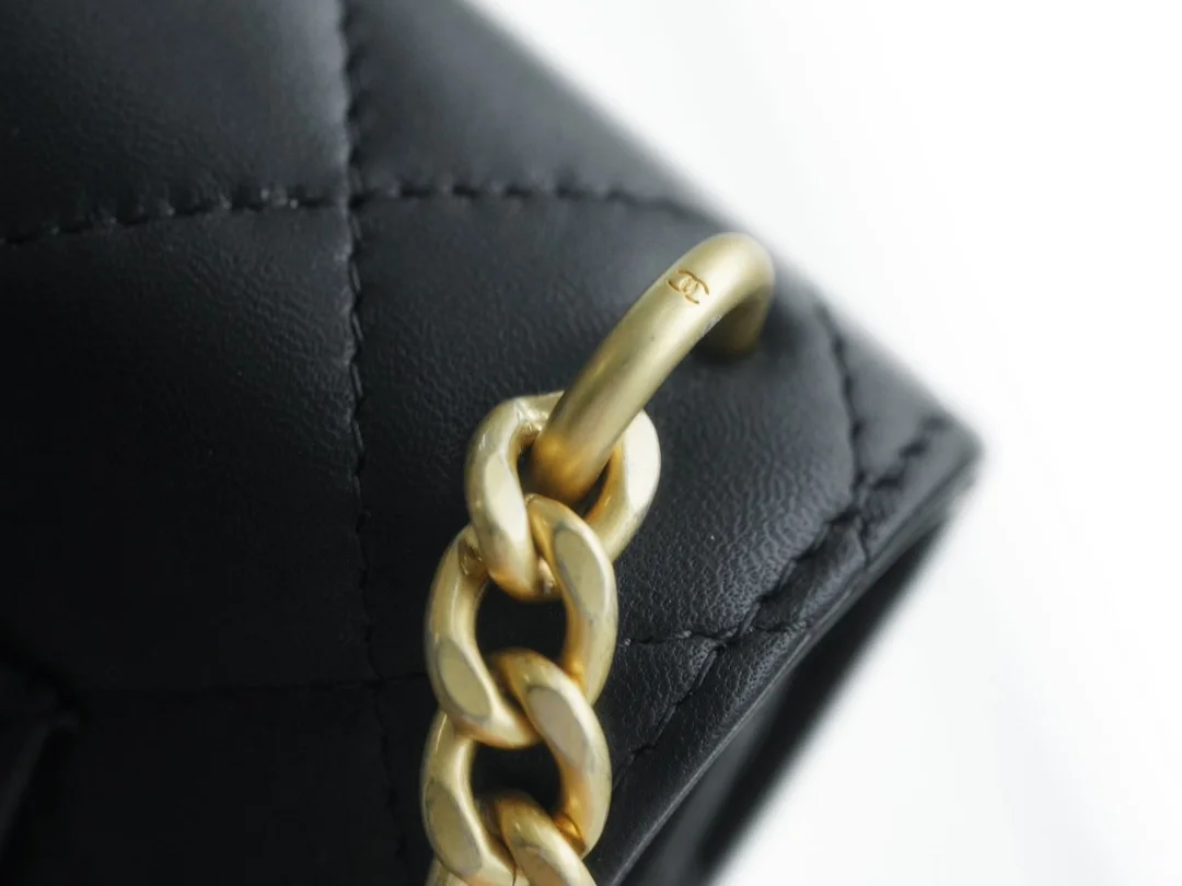 샤넬 WOC 까멜리아 블랙