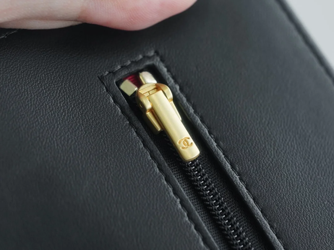 샤넬 WOC 까멜리아 블랙