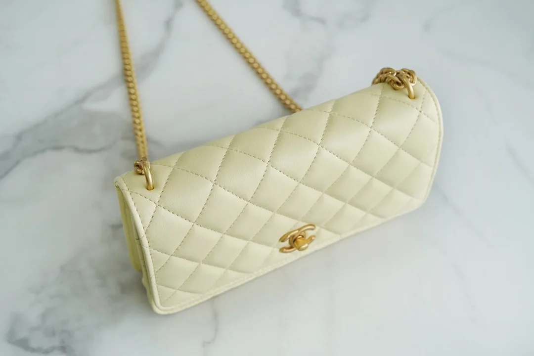 샤넬 WOC 까멜리아 옐로우