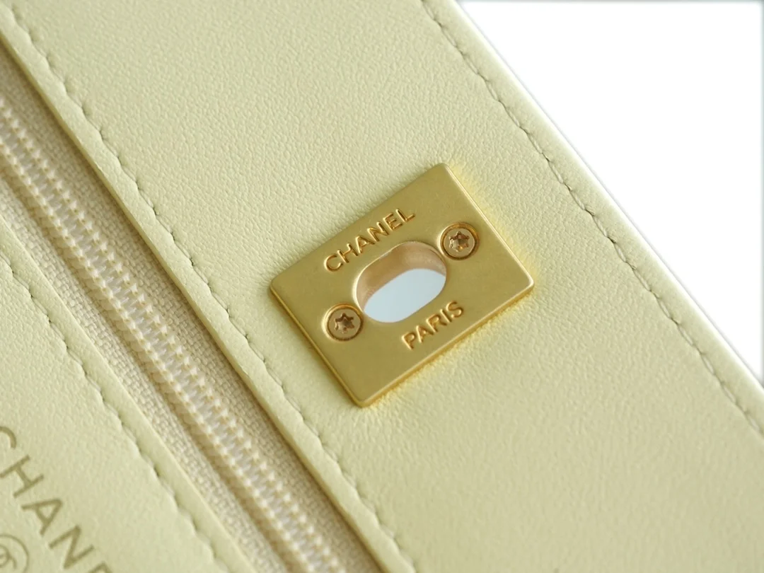 샤넬 WOC 까멜리아 옐로우