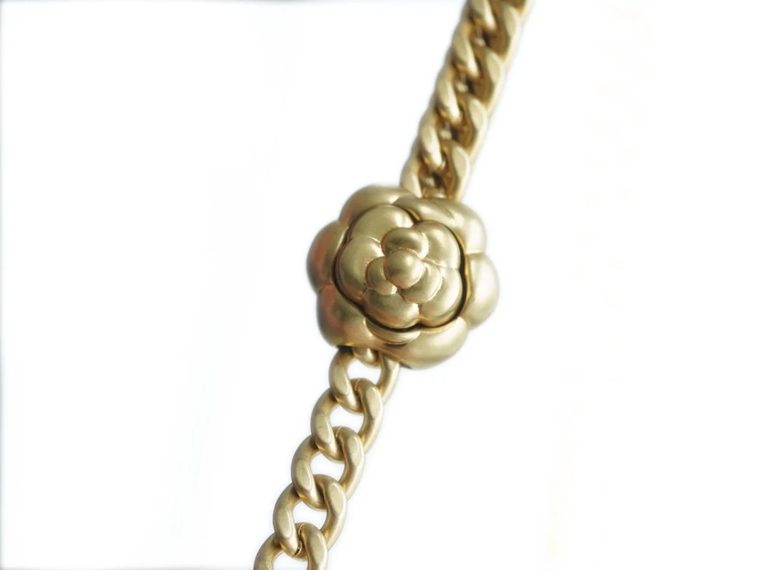 샤넬 WOC 까멜리아 옐로우