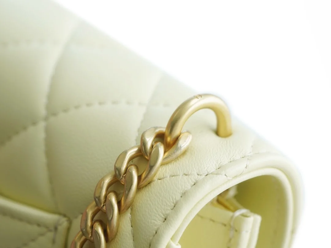 샤넬 WOC 까멜리아 옐로우