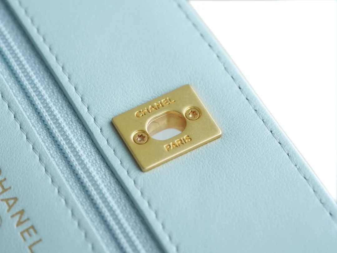 샤넬 WOC 까멜리아 라이트블루