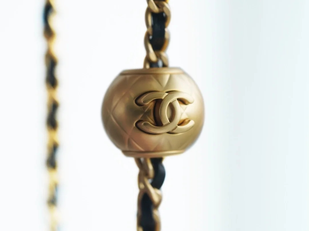 샤넬 WOC 골드볼 퀼팅 체인 웨이스트 미니백