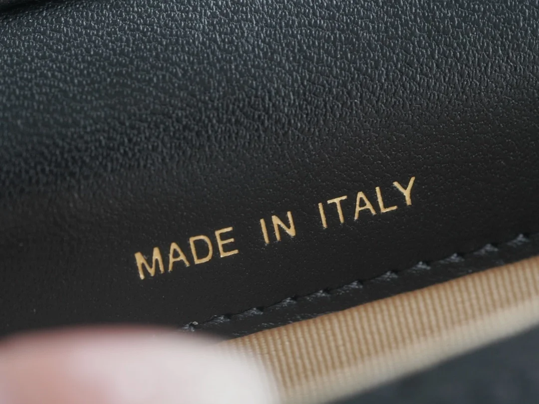 샤넬 WOC 골드볼 퀼팅 체인 미니백