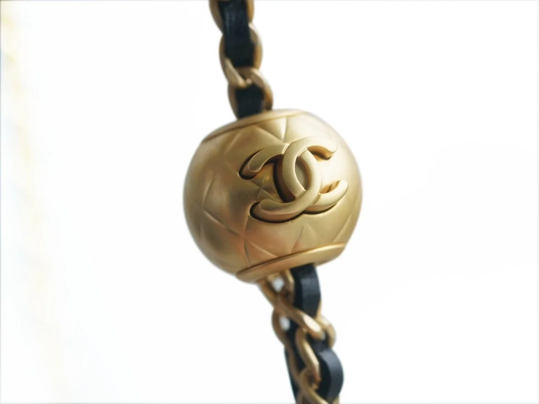 샤넬 WOC 골드볼 퀼팅 체인 미니백