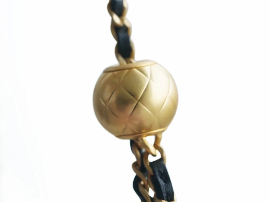 샤넬 WOC 골드볼 퀼팅 체인 미니백