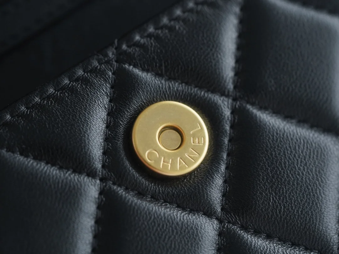 샤넬 WOC 골드볼 퀼팅 체인 미니백