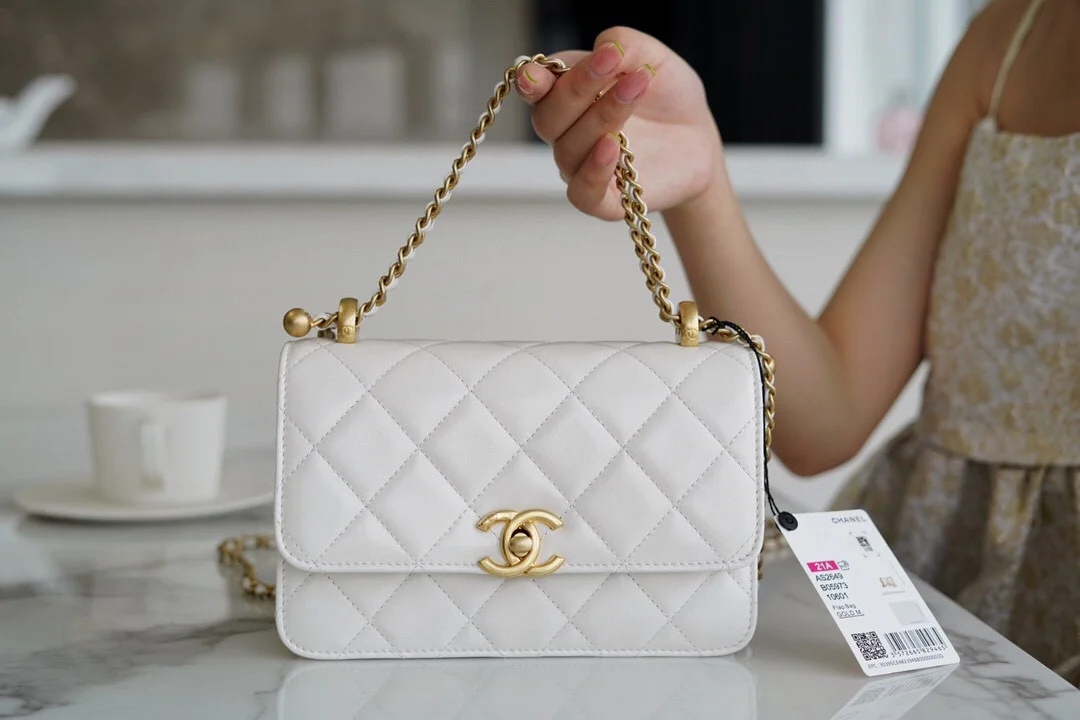 샤넬 클래식 미니 WOC 19 화이트
