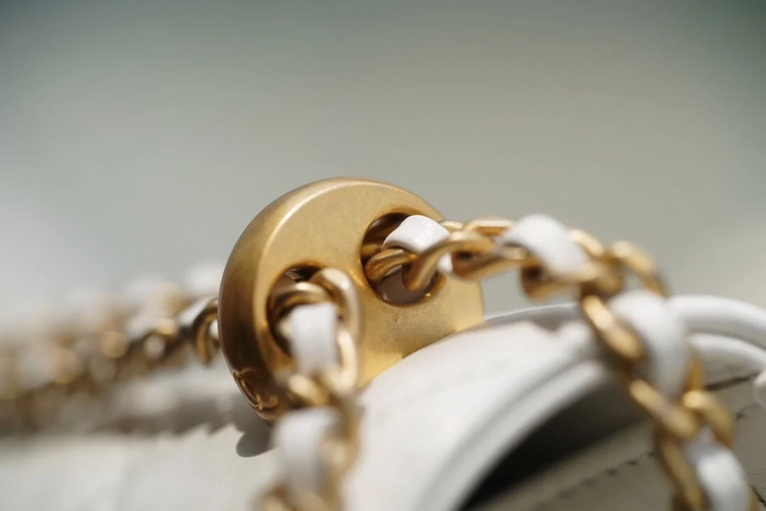 샤넬 클래식 미니 WOC 19 화이트