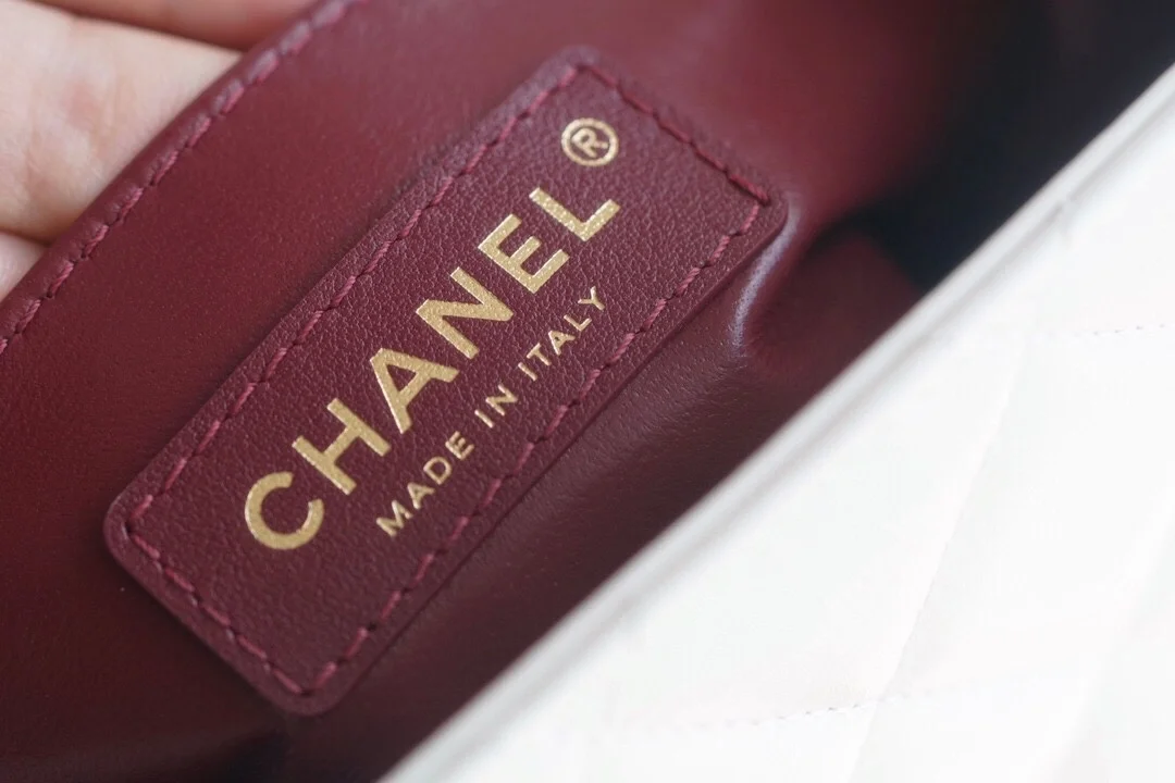 샤넬 클래식 미니 WOC 19 화이트