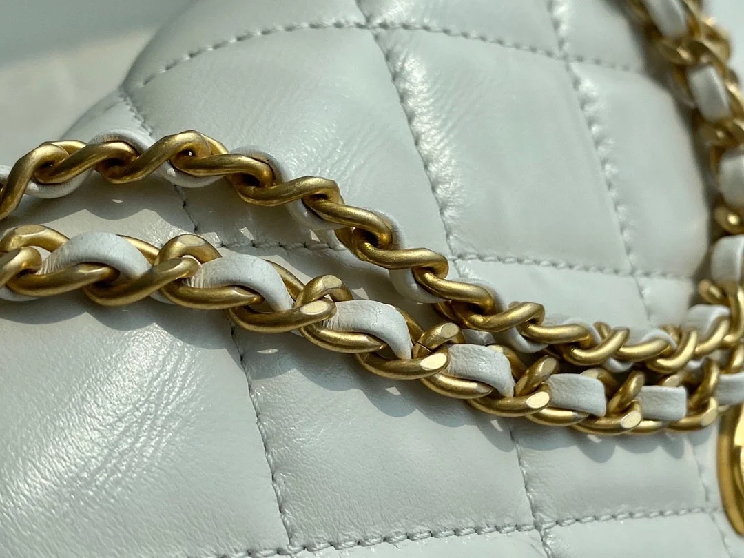 샤넬 클래식 스몰 WOC 22 화이트