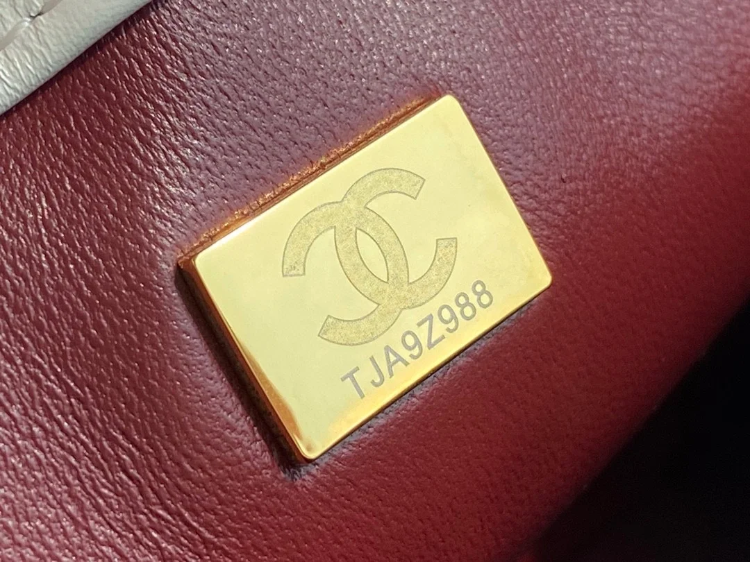 샤넬 클래식 스몰 WOC 22 화이트