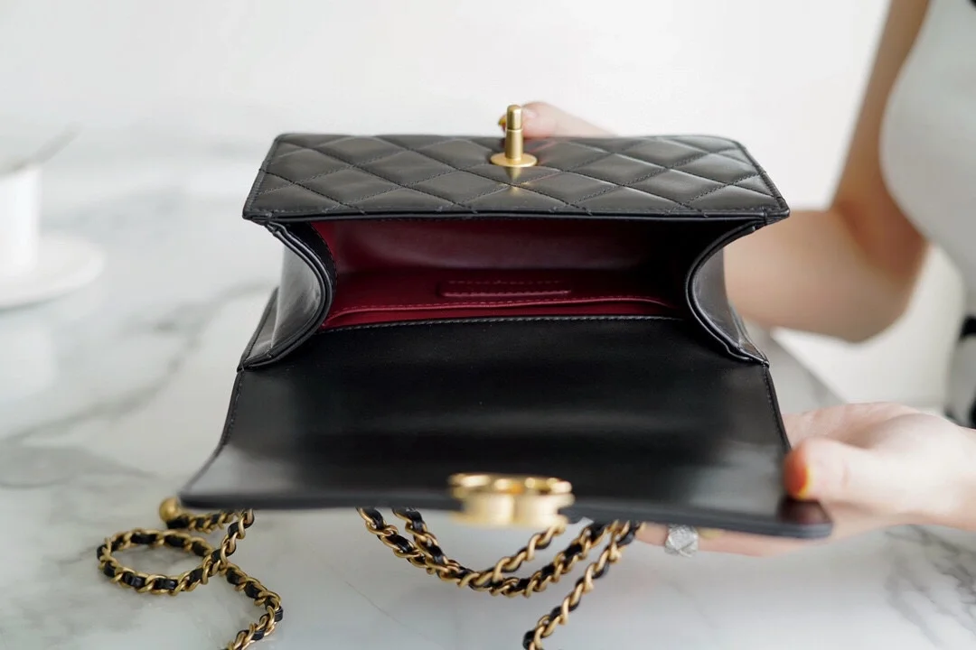 샤넬 클래식 미니 WOC 19 블랙