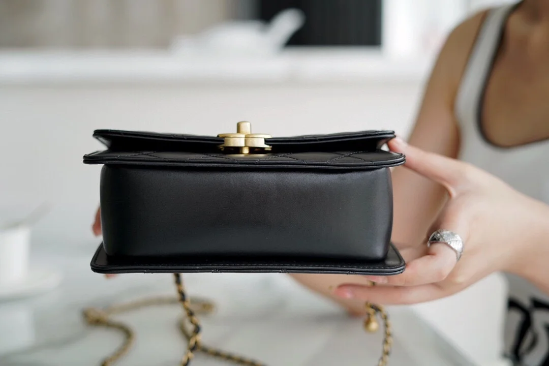 샤넬 클래식 미니 WOC 19 블랙