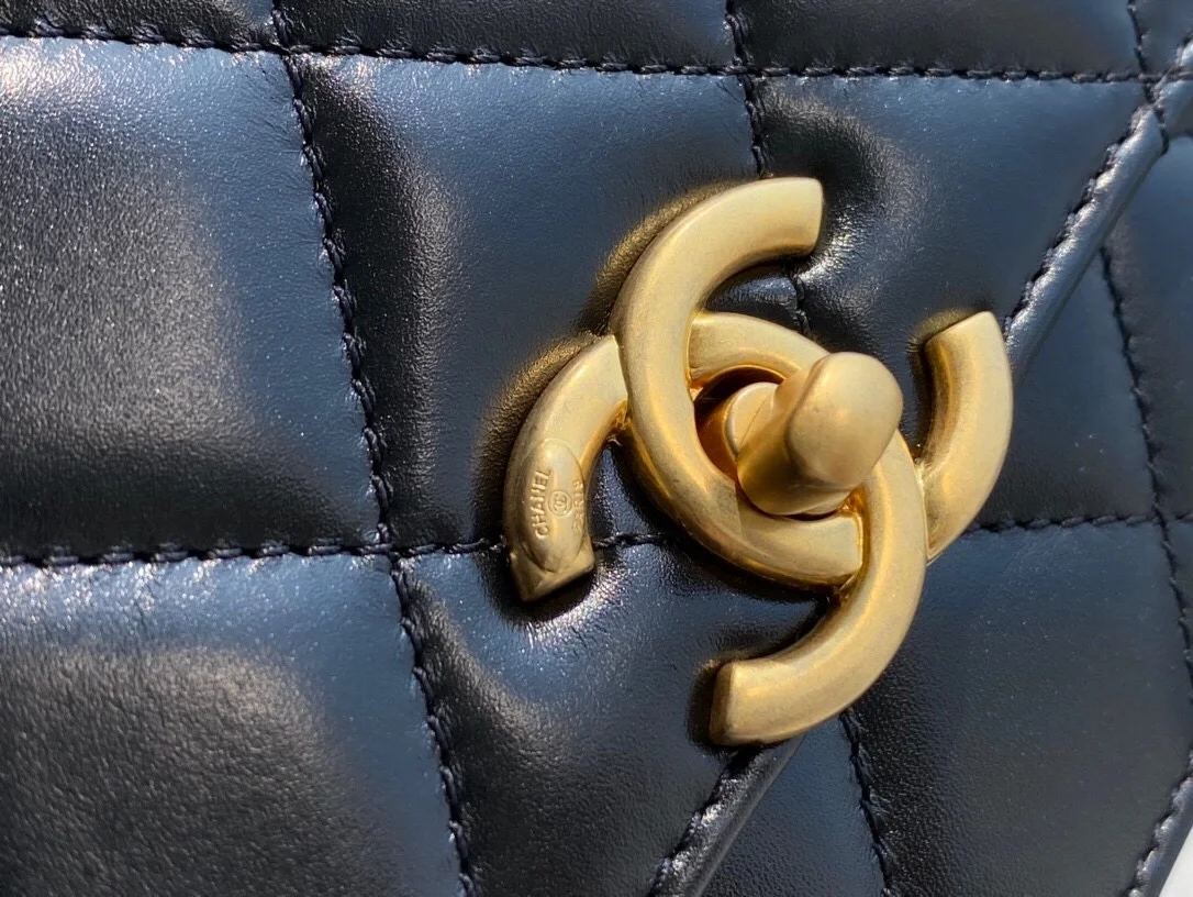 샤넬 클래식 미니 WOC 19 블랙