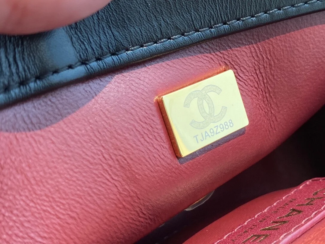 샤넬 클래식 미니 WOC 19 블랙