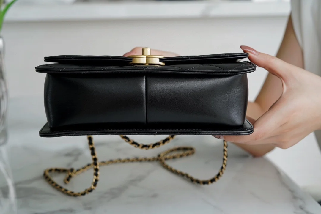 샤넬 클래식 스몰 WOC 22 블랙