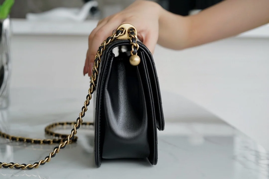 샤넬 클래식 스몰 WOC 22 블랙