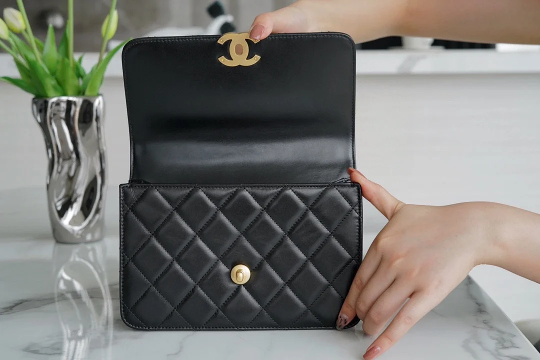 샤넬 클래식 스몰 WOC 22 블랙