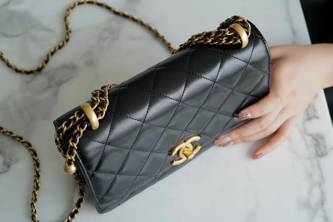 샤넬 클래식 스몰 WOC 22 블랙