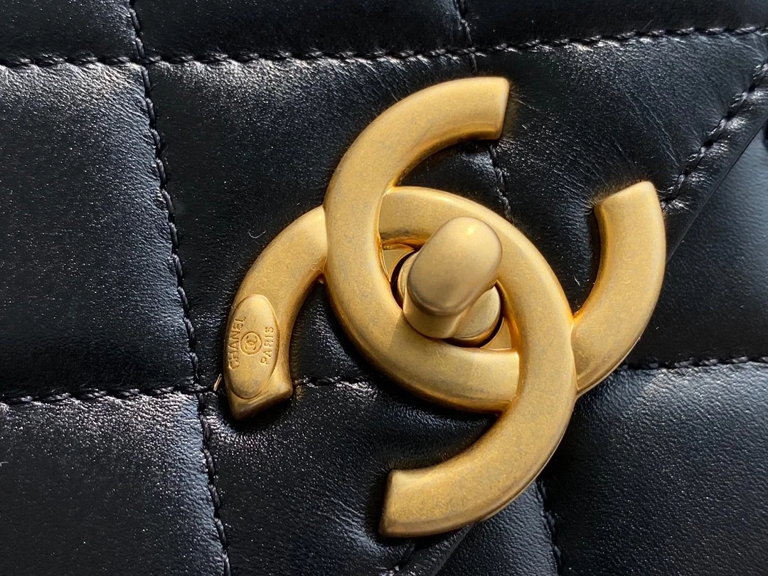 샤넬 클래식 스몰 WOC 22 블랙