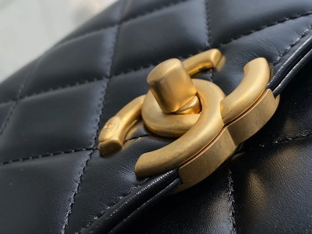 샤넬 클래식 스몰 WOC 22 블랙