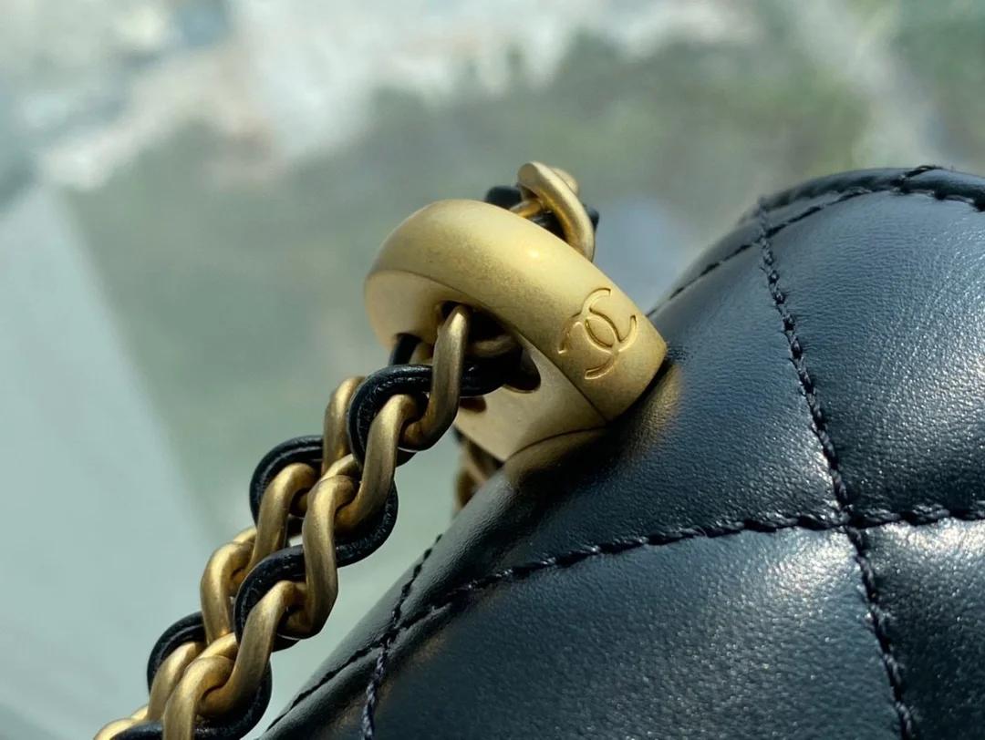 샤넬 클래식 스몰 WOC 22 블랙