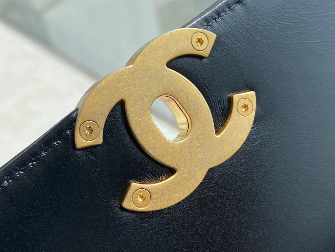 샤넬 클래식 스몰 WOC 22 블랙