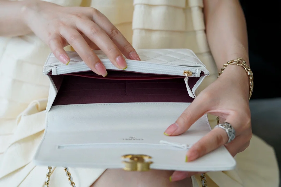 샤넬 WOC 체인 월렛 화이트 램스킨