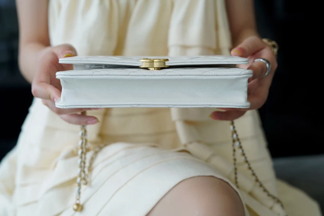 샤넬 WOC 체인 월렛 화이트 램스킨