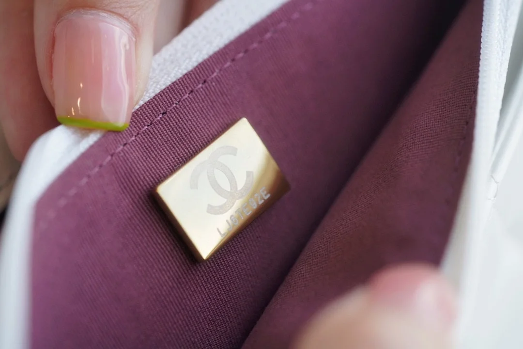 샤넬 WOC 체인 월렛 화이트 램스킨