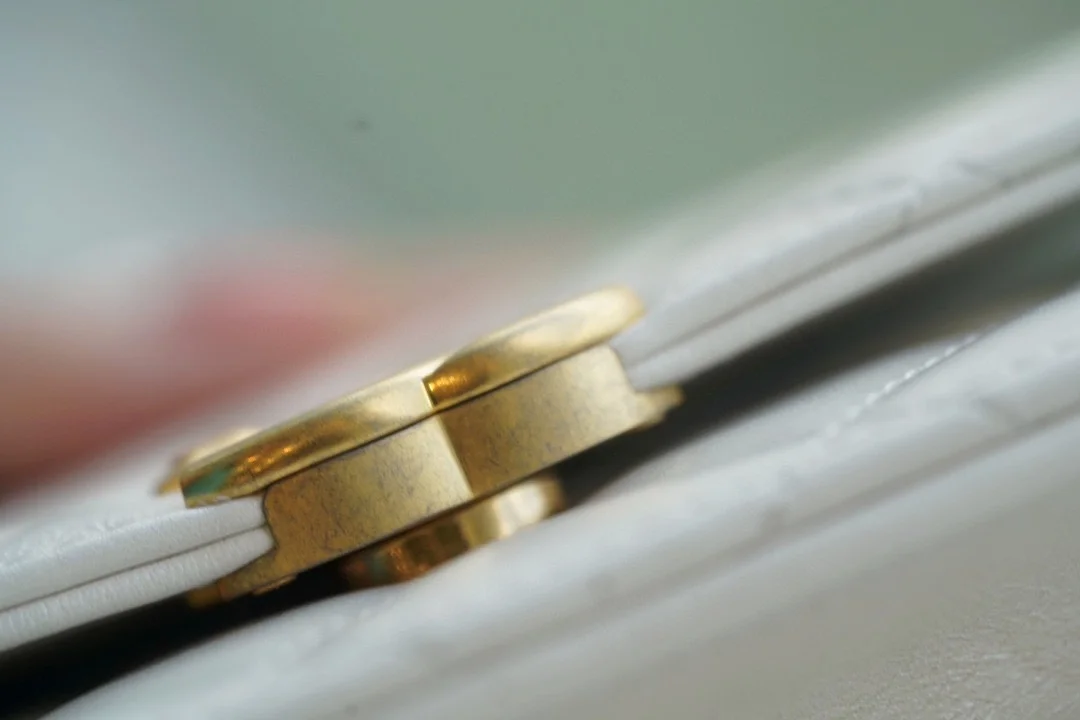 샤넬 WOC 체인 월렛 화이트 램스킨