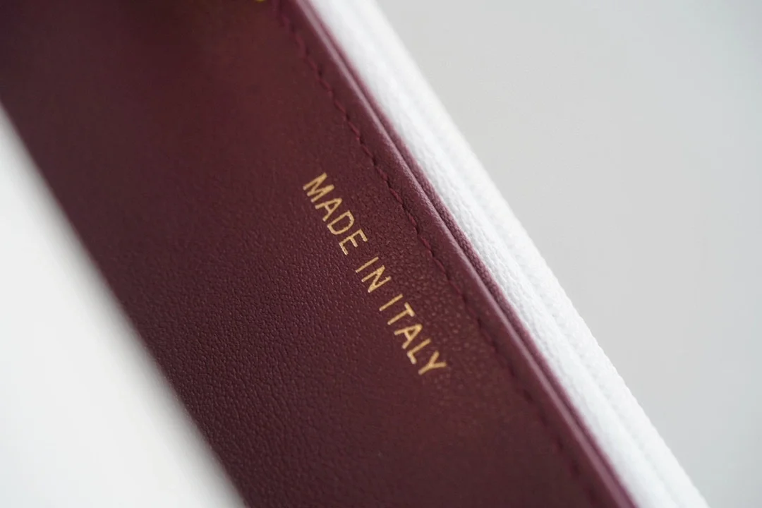 샤넬 WOC 체인 월렛 화이트 램스킨