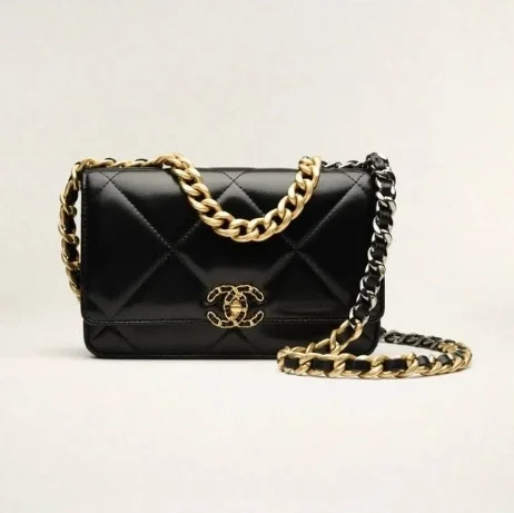 샤넬 19 WOC 턴락 램스킨 블랙 금장